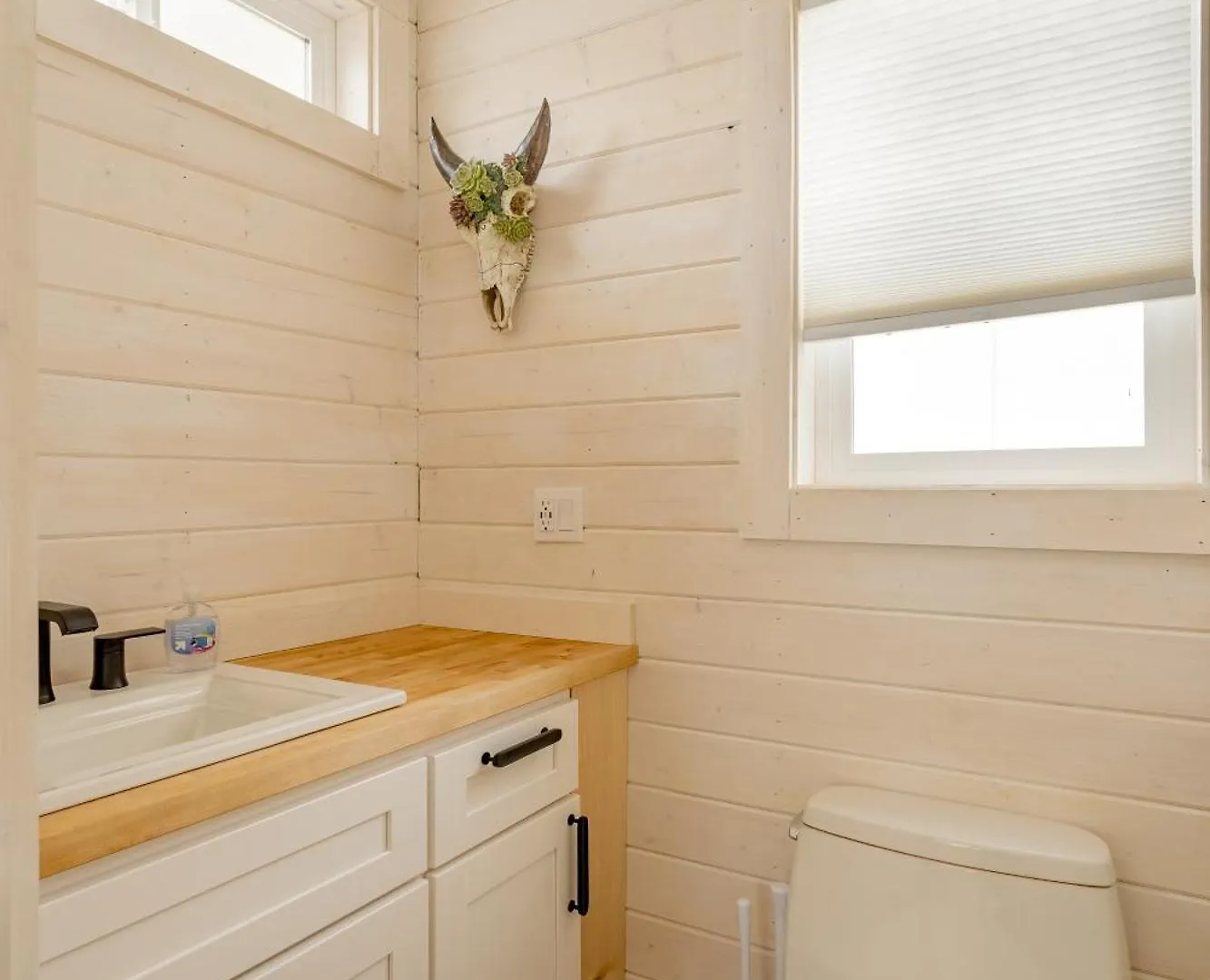 Stay Portland - The Tiny Oasis Steps To Local Coffee & Restaurants Apartment