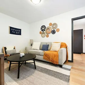 Hostwise - Pet Friendly Butler St Apt, Ground Floor With Private Entrance , Pittsburgh United States