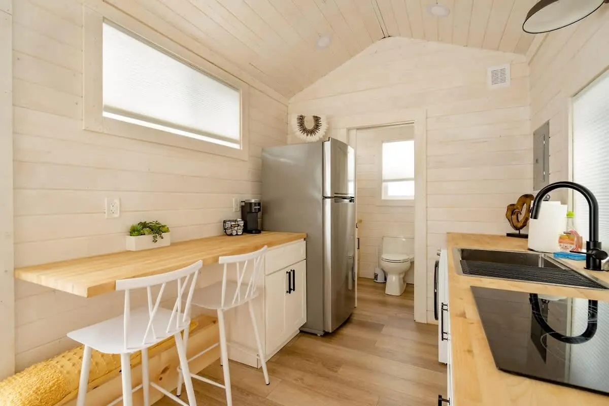 Apartment Stay Portland - The Tiny Oasis Steps To Local Coffee & Restaurants
